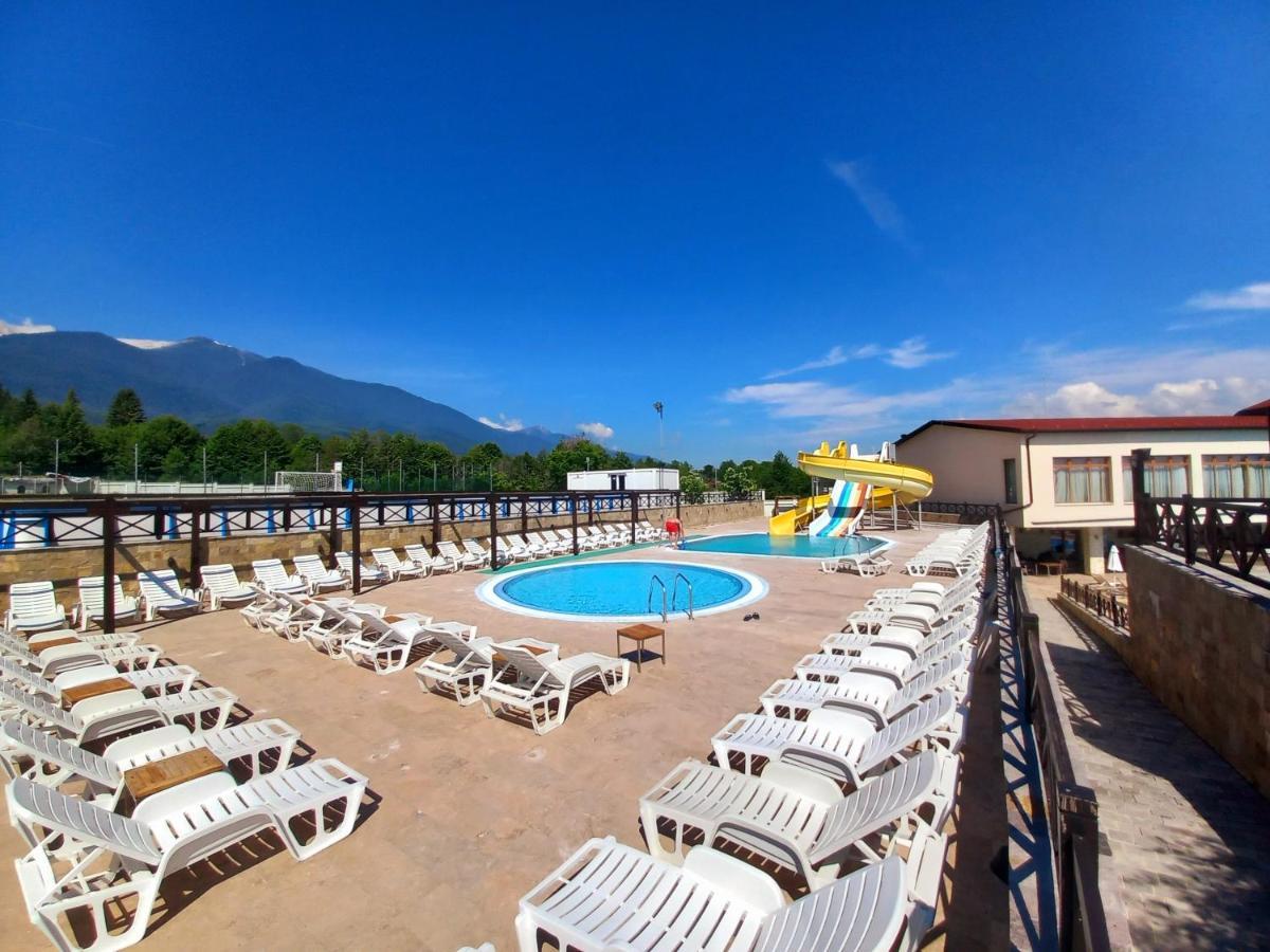 Regnum Bansko Ski Hotel & Spa Exterior foto The outdoor pool at the hotel