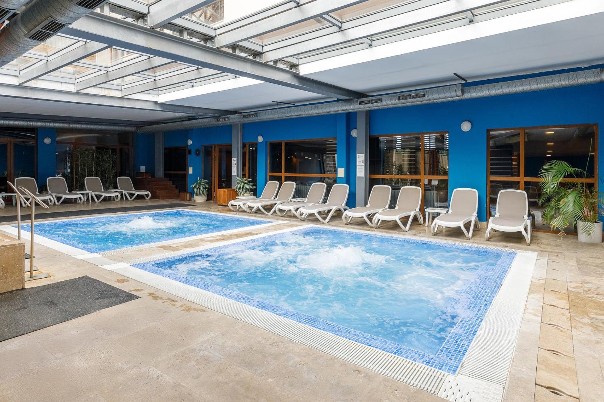 Regnum Bansko Ski Hotel & Spa Exterior foto The swimming pool at the hotel
