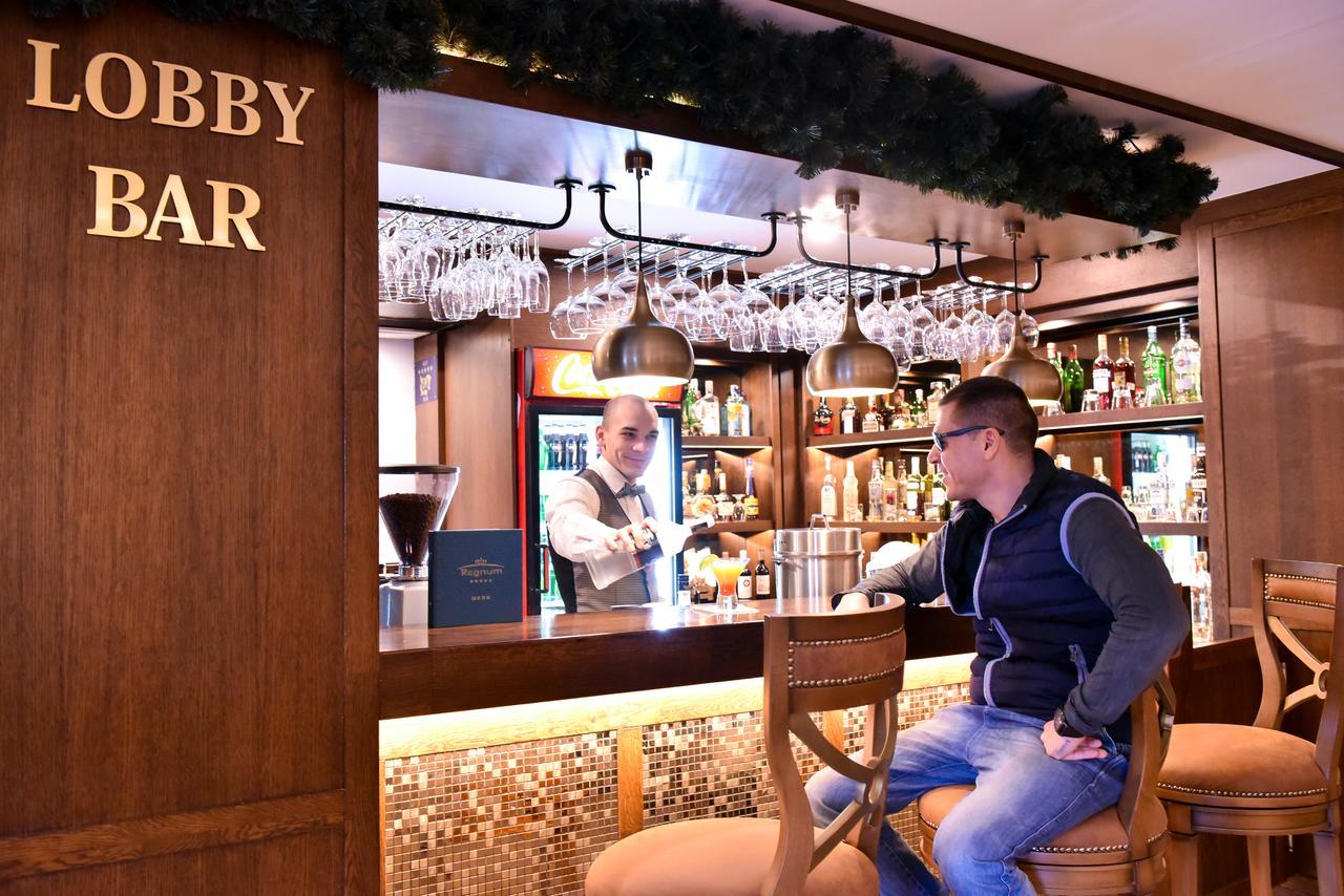 Regnum Bansko Ski Hotel & Spa Exterior foto Lobby Bar