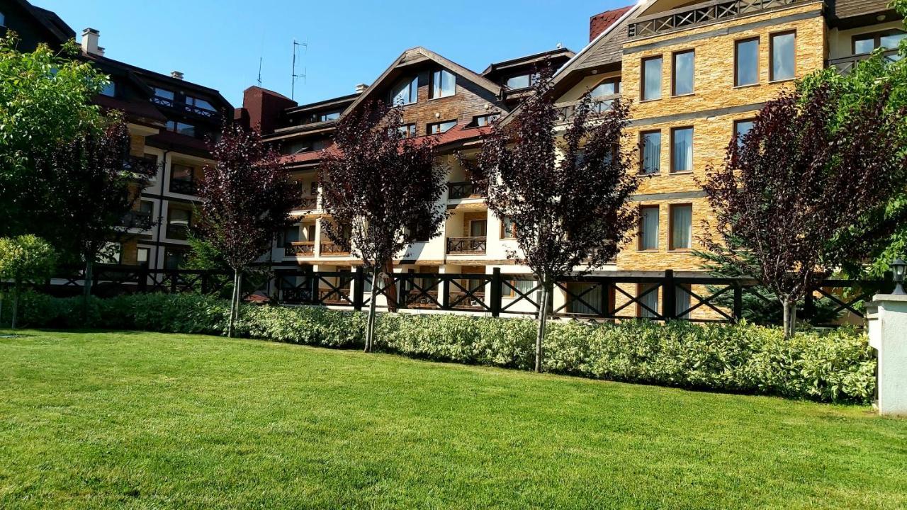 Regnum Bansko Ski Hotel & Spa Exterior foto Residential buildings in the village