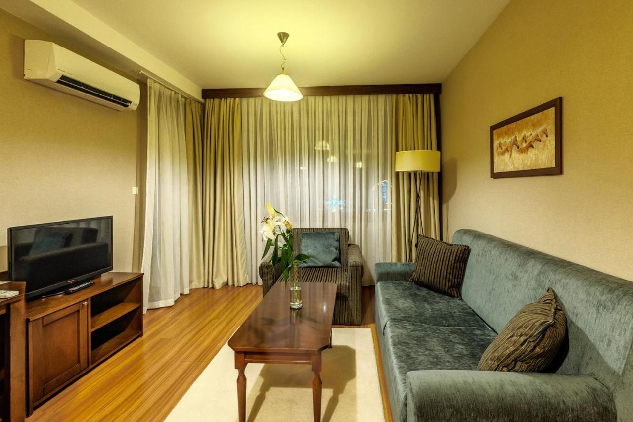 Regnum Bansko Ski Hotel & Spa Exterior foto A living room in a hotel